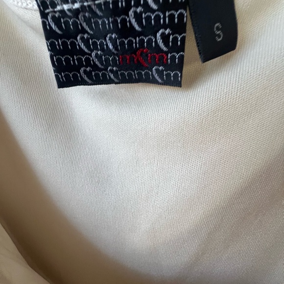 Sleeveless top with beaded and embellished collar. Very light fabric. - Picture 4 of 4